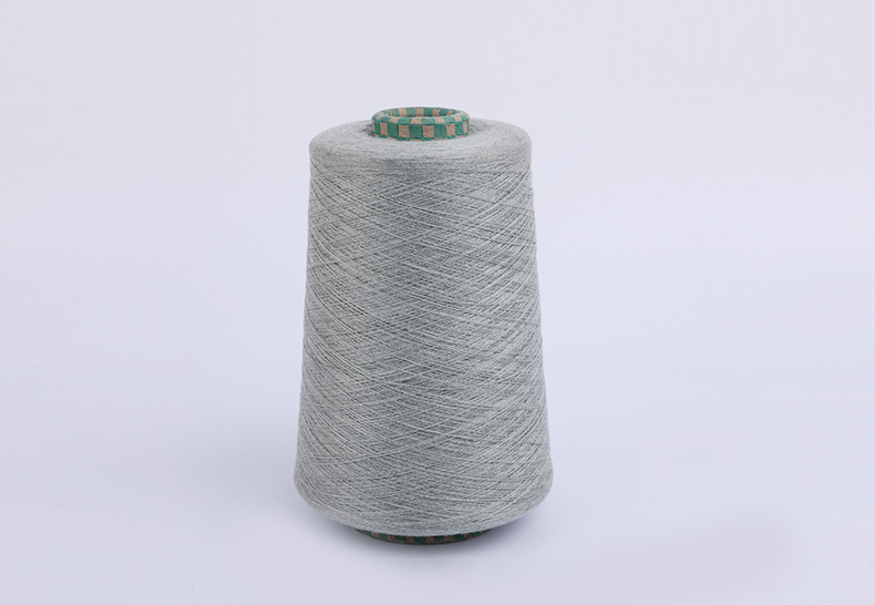 Yarn-dyed core-spun yarn - Light gray